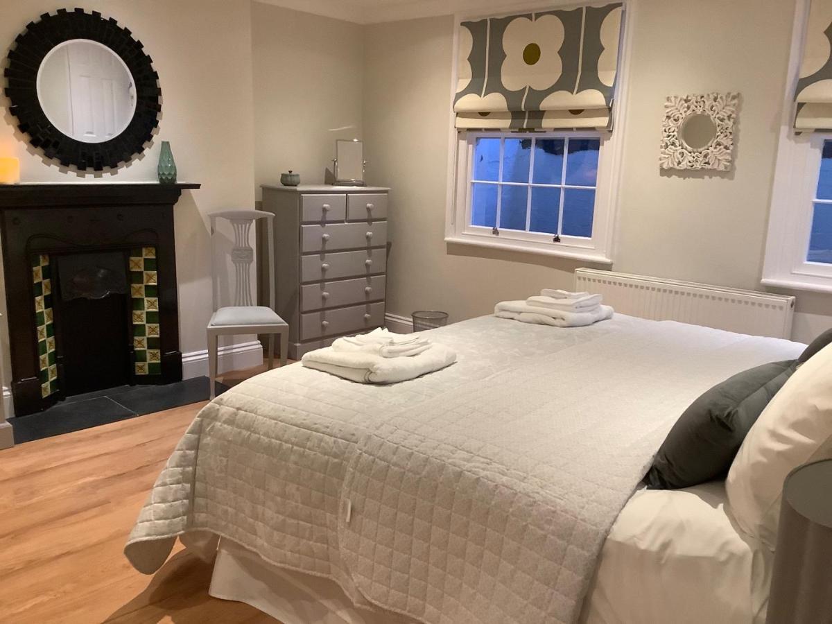 Luxury Refurbished 2 Bedroom Regency Appartement